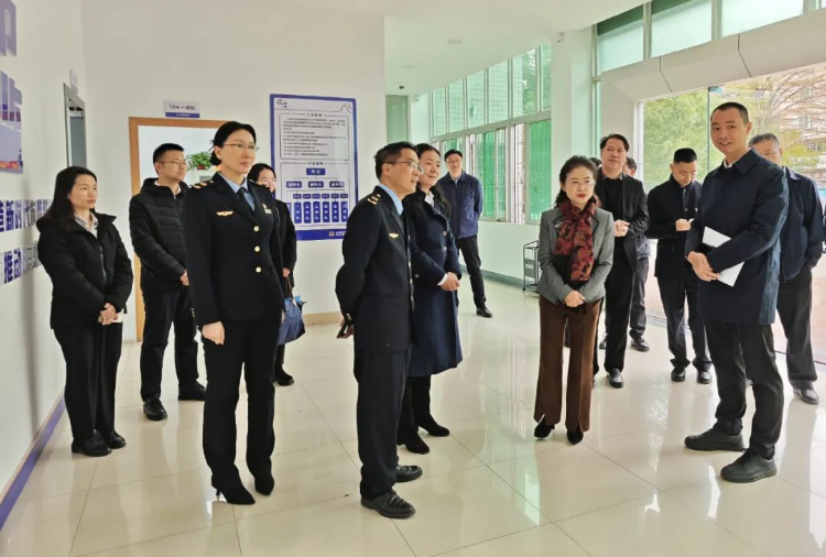 AG真人副局长王玲率队到佛山基层市场监管所调研